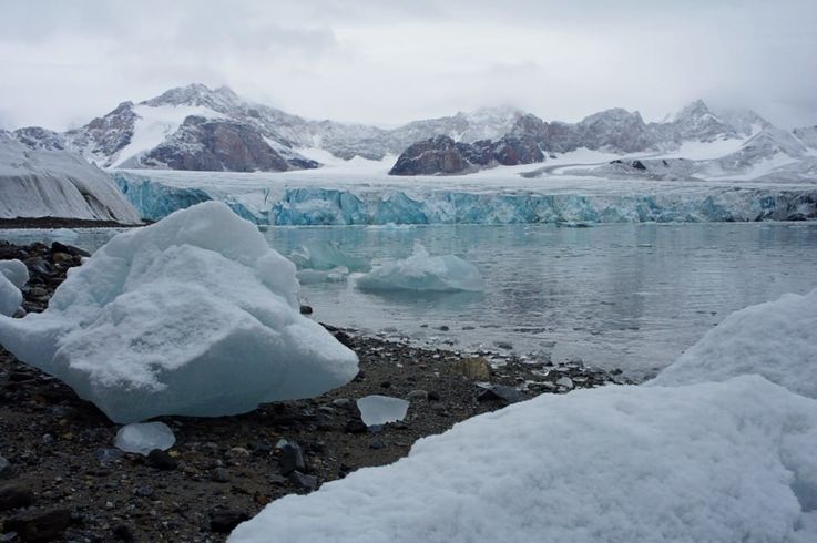 Gletscher auf Spitzbergen ziehen sich immer mehr zurück und legen neues Land, oder neue Fjorde